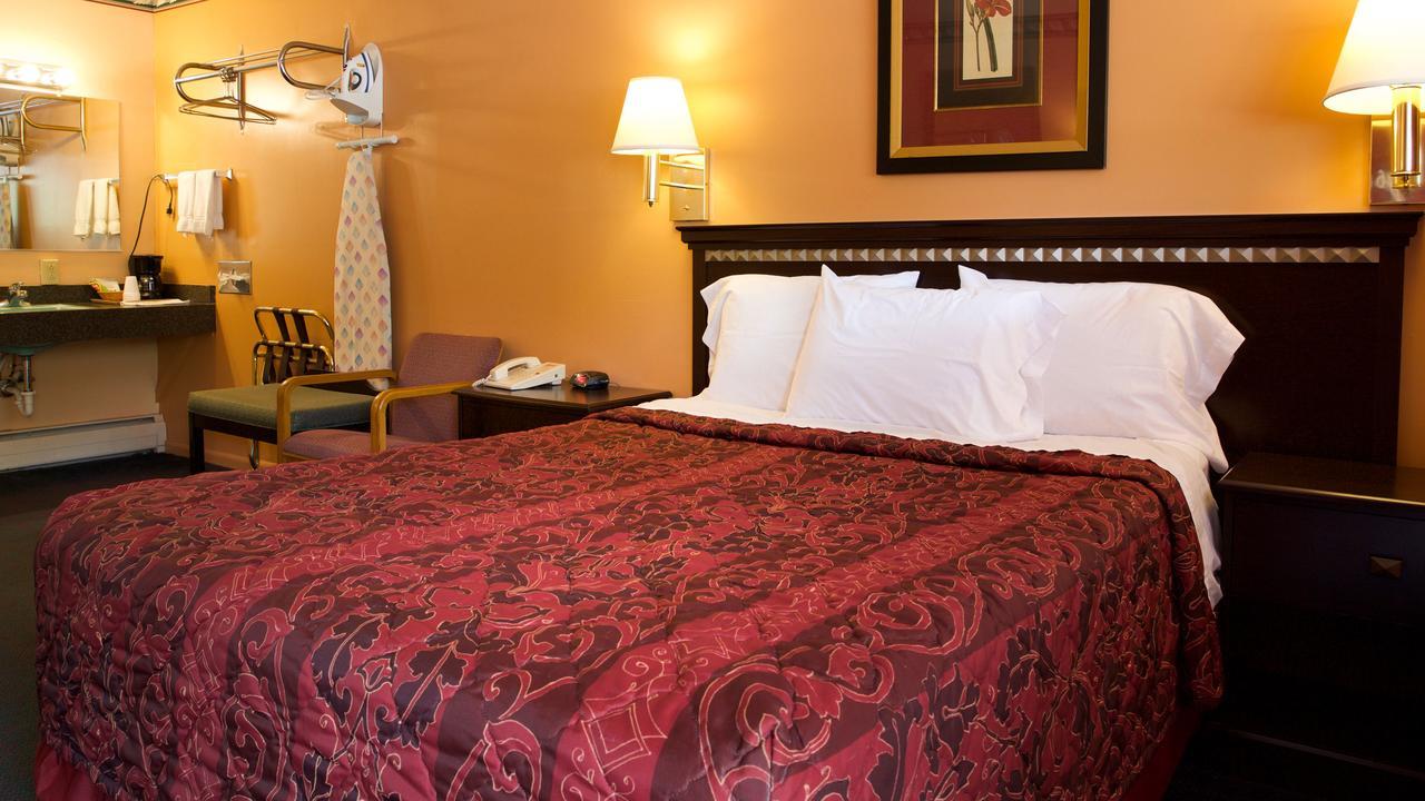 Hometown Inn เอเธนส์ ภายนอก รูปภาพ